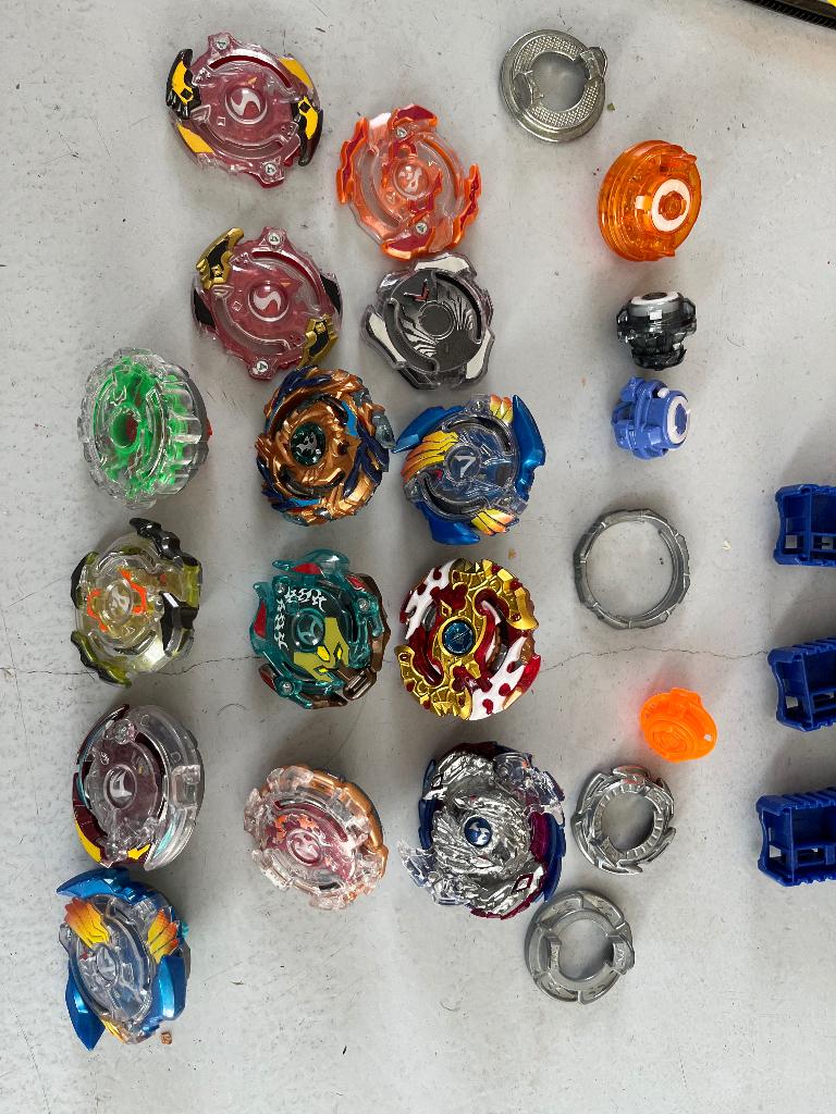 Beyblade Burst met Arena, Ophalen