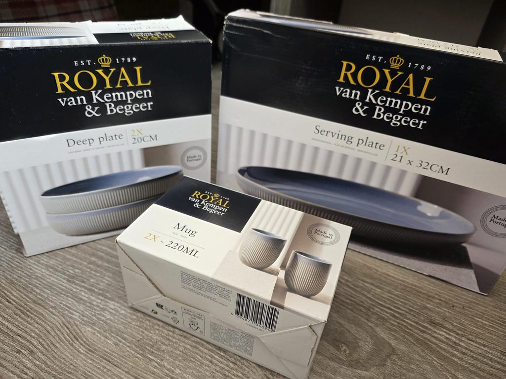 Royal van Kempen & Begeer aardwerk servies blauw, Nieuw, Ophalen of Verzenden, Bord(en), Effen