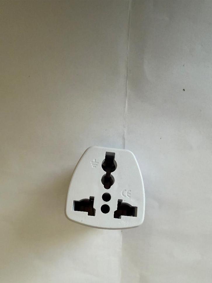 Travel Plug / Power Adapter (10A 250V), Doe-het-zelf en Verbouw, Elektra en Kabels, Zo goed als nieuw, Stekker, Ophalen of Verzenden