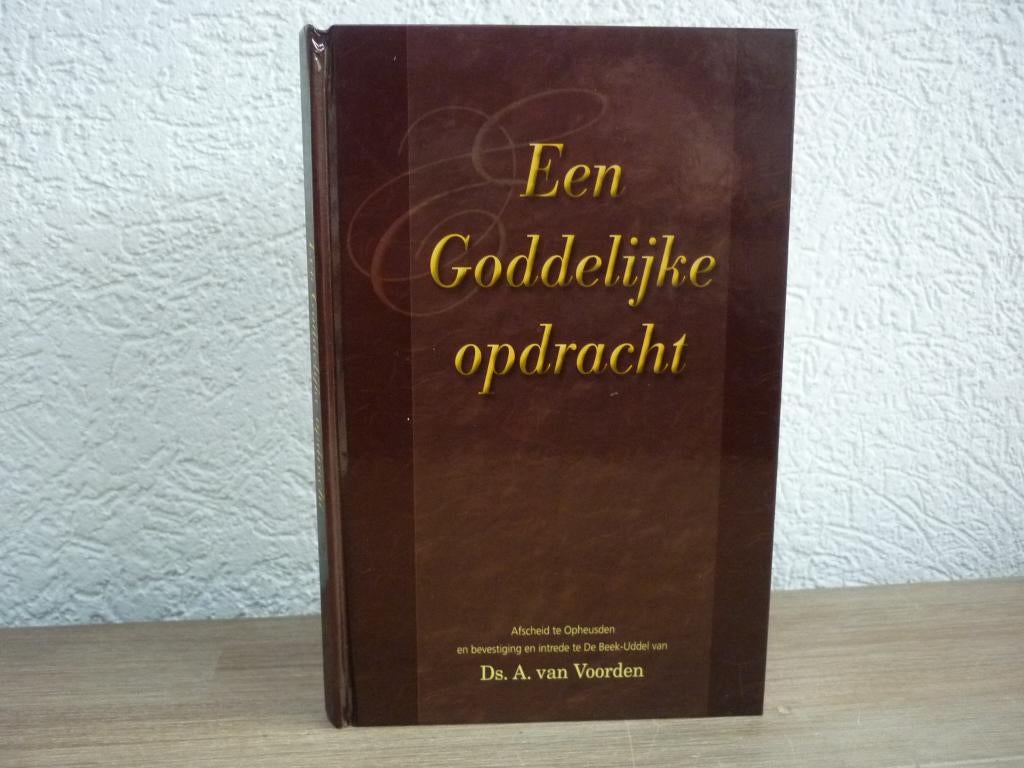 Ds. A. van Voorden - Een Goddelijke opdracht, Ophalen of Verzenden, Zo goed als nieuw, Christendom | Protestants