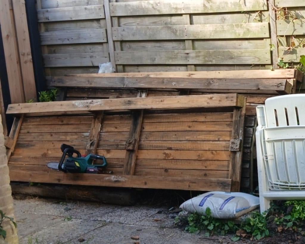 Gratis 4x lange houten pellets brandhout, Tuin en Terras, Haardhout, Minder dan 3 m³, Ophalen, Overige houtsoorten, Blokken