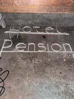 Gietijzeren letters hotel pension, Ophalen, Zo goed als nieuw