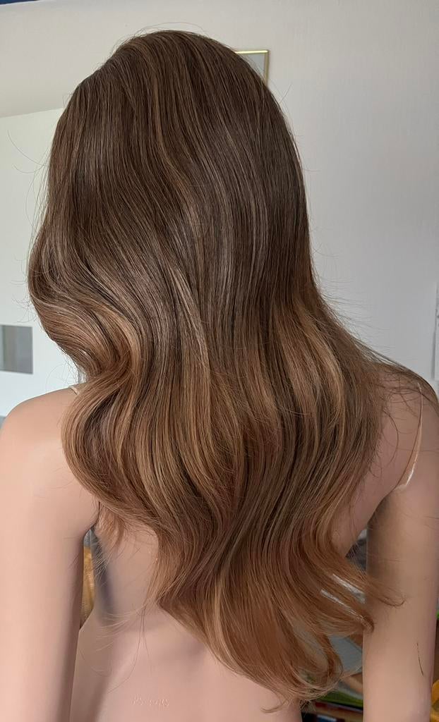 prachtig mooie lange pruik Met wig cap, Sieraden, Tassen en Uiterlijk, Uiterlijk | Haarverzorging, Ophalen of Verzenden, Nieuw