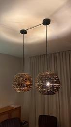 Set van 2 mooie rotan hanglampen, Huis en Inrichting, Lampen | Hanglampen, Ophalen, Zo goed als nieuw, Overige materialen, 50 tot 75 cm