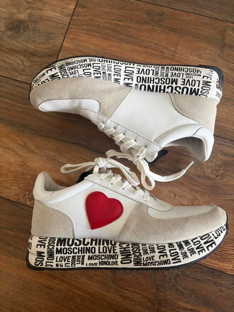 Love Moschino sneakers maat 39, Wit, Ophalen of Verzenden, Sneakers of Gympen, Zo goed als nieuw