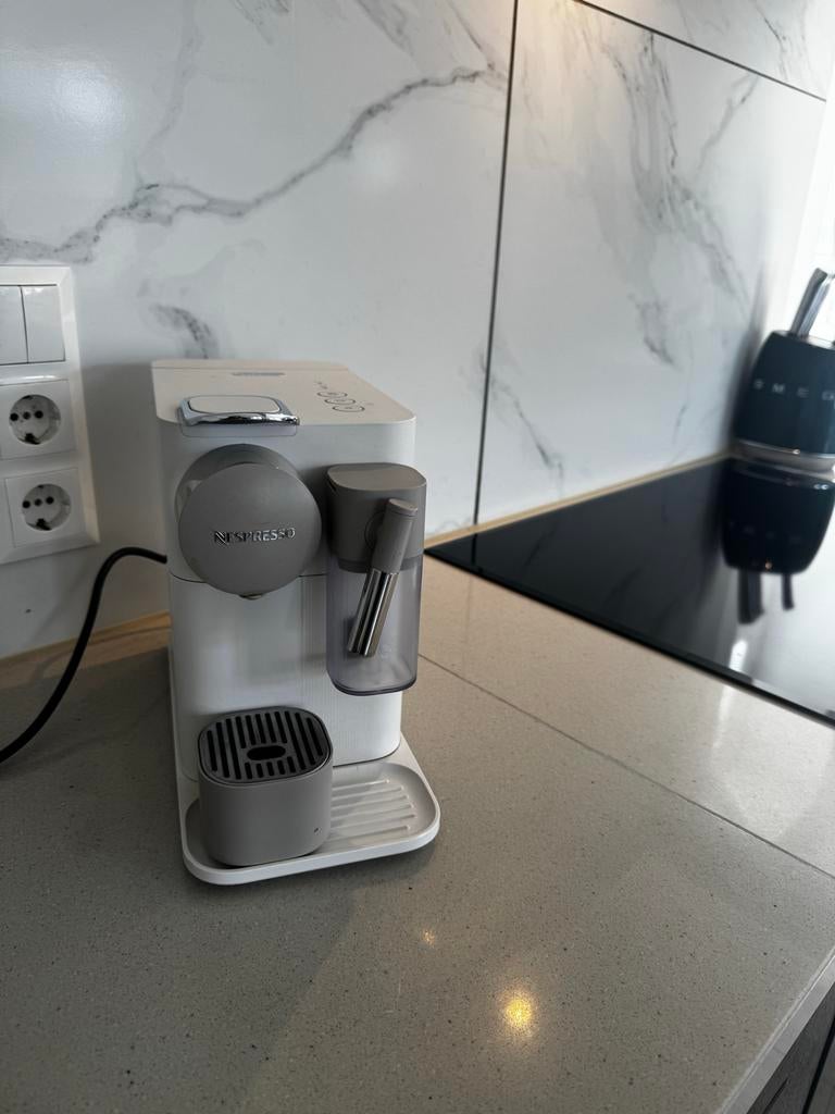 Nespresso Delonghi koffiezetapparaat, Witgoed en Apparatuur, Koffiezetapparaten, Gebruikt, Koffiemachine, Ophalen of Verzenden