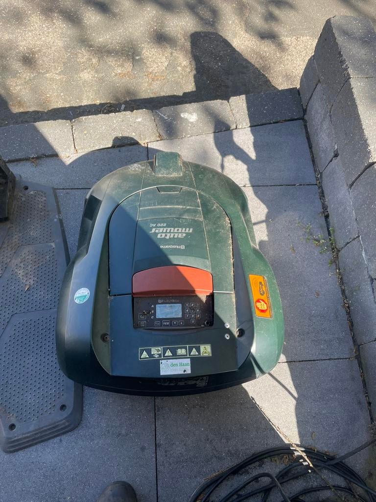 Husqvarna auto mower moet nagekeken worden, Tuin en Terras, Robotmaaiers, Ophalen of Verzenden, Gebruikt, 20 tot 25 cm