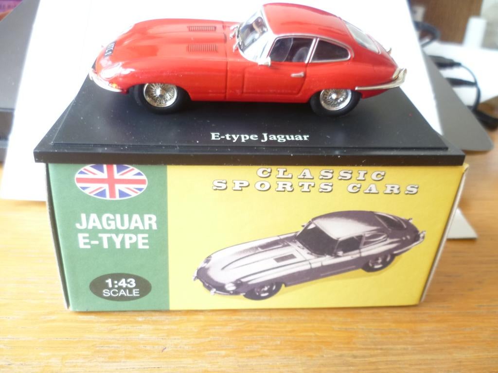 Atlas Classic Sports Car Jaguar E Type rood in doos 1:43, Ophalen of Verzenden, Nieuw, Auto, Overige merken