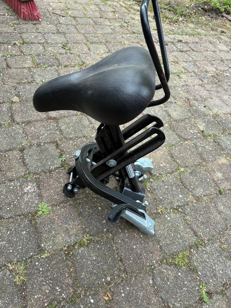 Fietsstoeltje voor damesfiets dik frame, Fietsen en Brommers, Fietsaccessoires | Fietsstoeltjes, Ophalen, Zo goed als nieuw, Voetsteuntjes