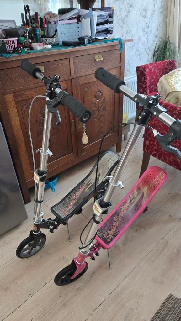2x Space scooter zwart en ros in goede staat, Fietsen en Brommers, Steps, Ophalen of Verzenden