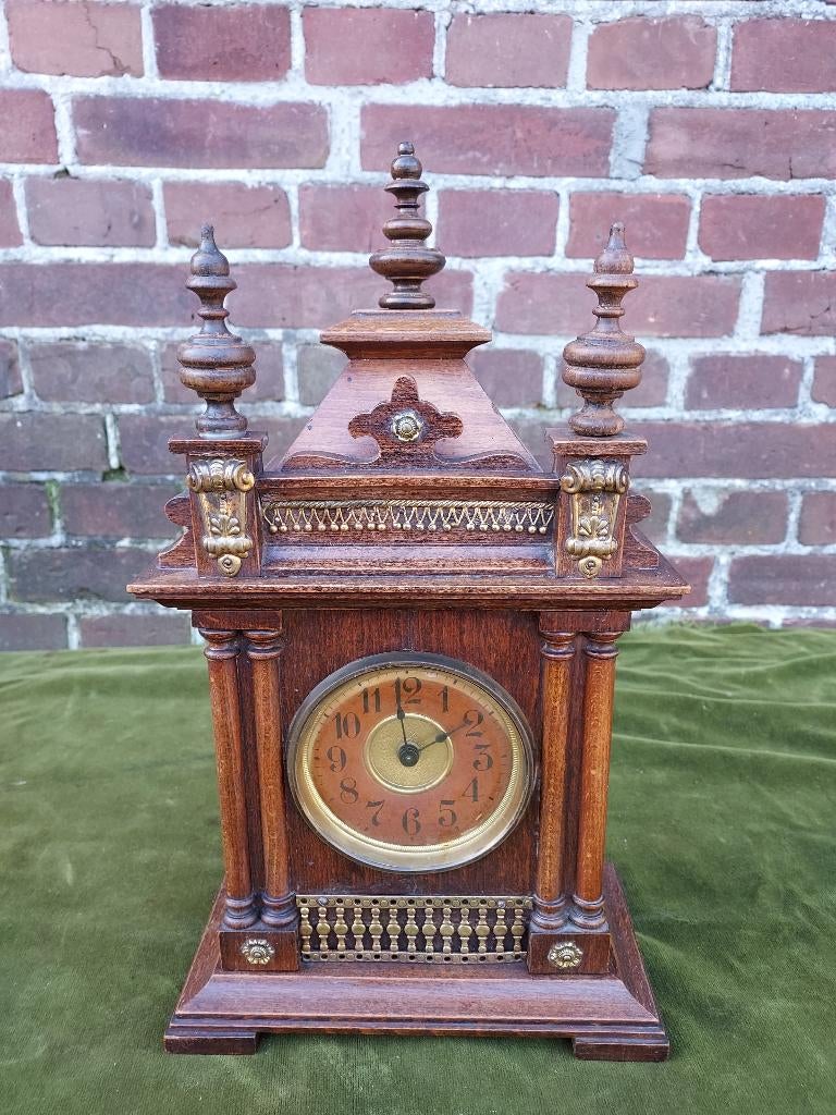 Antieke Duitse eiken Tafelklok met pinakels., Antiek en Kunst, Ophalen