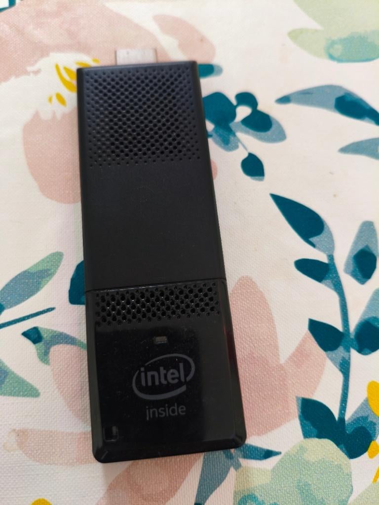 Intel Compute Stick STK1AW32SC, Computers en Software, Desktop Pc's, Gebruikt, Minder dan 4 GB, 32 GB, Intel