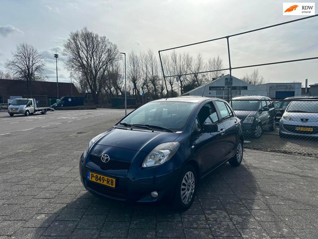 Toyota Yaris 1.3 VVTi Aspiration Automaat Airco NIEUW KOPPEL, Auto's, 750 kg, 4 cilinders, Blauw, 1329 cc
