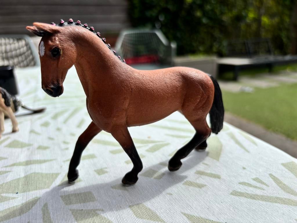 SCHLEICH 13817 - HANNOVER MERRIE, Ophalen of Verzenden, Zo goed als nieuw, Paard, Beeldje of Figuurtje