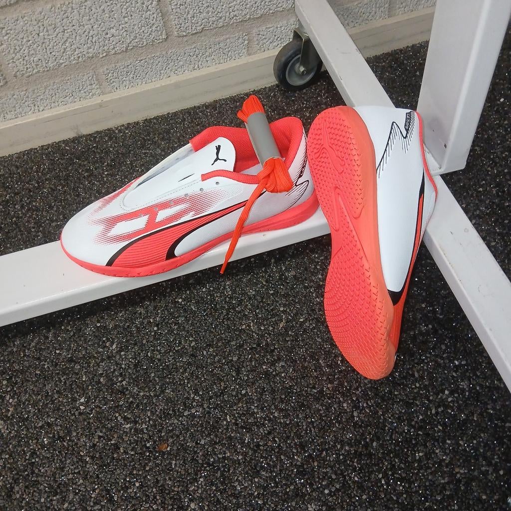 Puma voetbalschoenen nieuw maat 37, Sport en Fitness, Voetbal, Ophalen of Verzenden