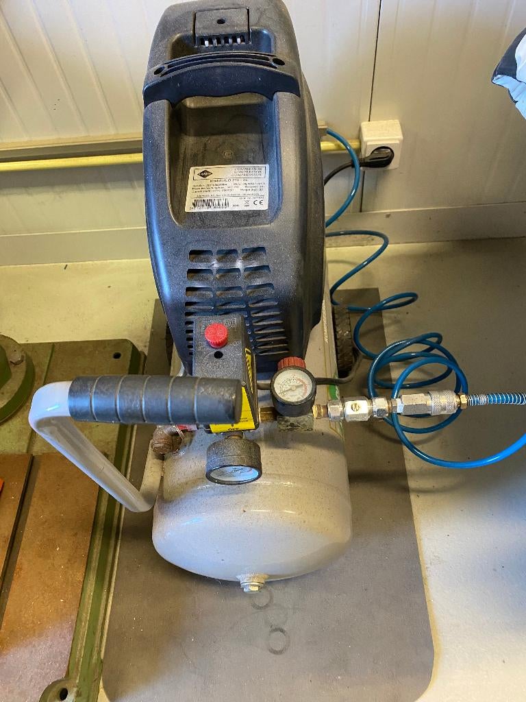 Compressor, Doe-het-zelf en Verbouw, Compressors, Ophalen, Gebruikt, 6 tot 10 bar, Minder dan 200 liter/min