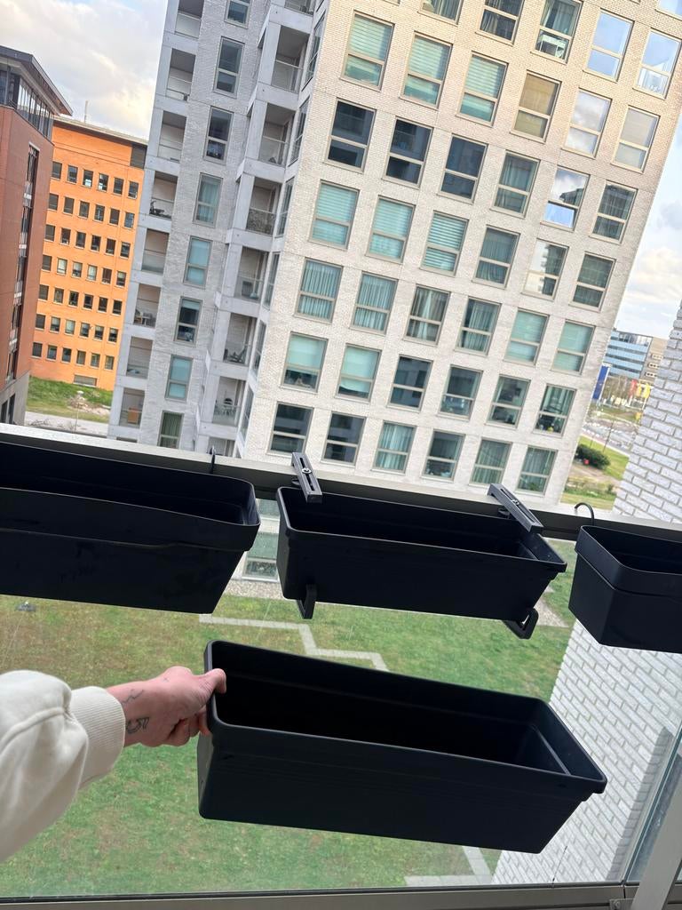 4 zwarte balkon plantenbakken, Tuin en Terras, Kunststof, Gebruikt, Minder dan 30 cm, Balkon