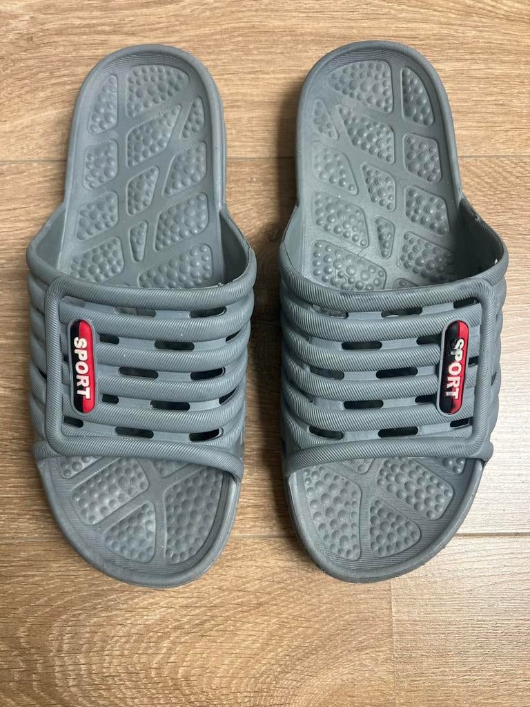 Grijze slippers Sport maat 41, Slippers, Overige kleuren, Ophalen of Verzenden, Gedragen