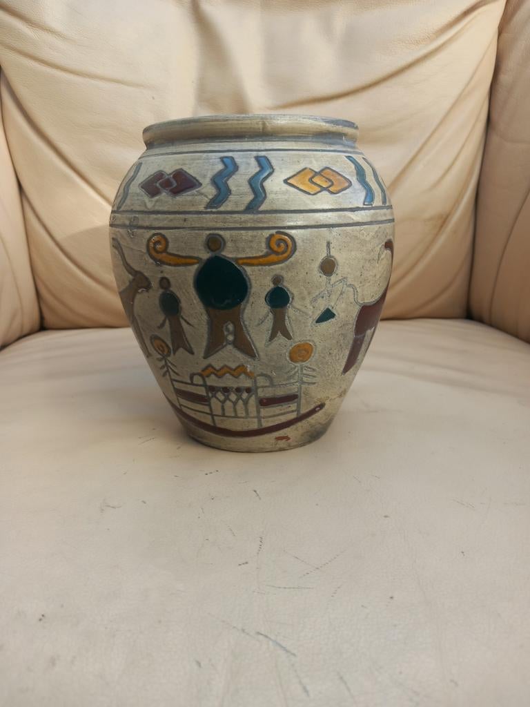 Decoratieve vaas met moderne Egyptische motieven, Antiek en Kunst, Ophalen of Verzenden