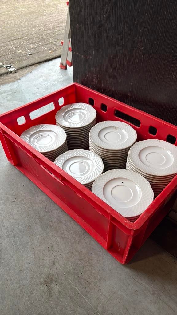 Circa 60 soepkommen met schotel, Ophalen, Aardewerk, Overige stijlen, Kop(pen) en/of Schotel(s)