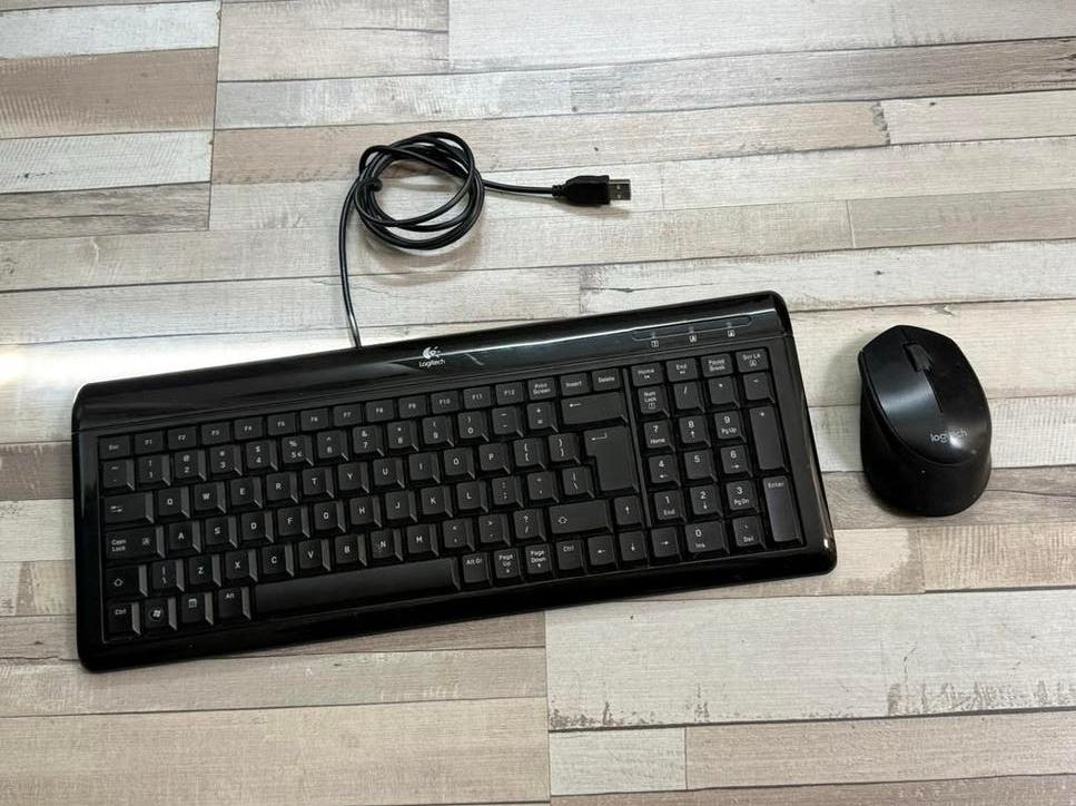 Logitech bedraad toetsenbord met draadloze muis, Computers en Software, Toetsenborden, Ophalen, Qwerty, Gebruikt