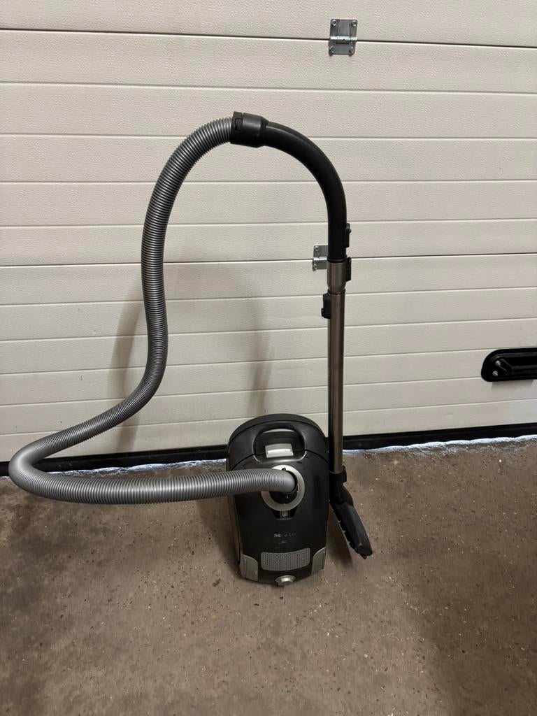 Miele stofzuiger,Parket&co, Ophalen of Verzenden, Zo goed als nieuw, 2000 watt of meer