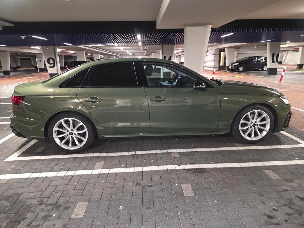Verkoop Audi A4, Auto's, Audi, Zwart, 4 cilinders, A4, Leder