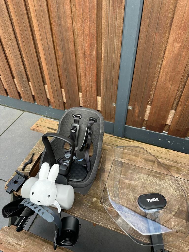 Thule Yepp Nexxt 2 Mini + Windscherm + Adapter + Nijntje, Fietsen en Brommers, Fietsaccessoires | Fietsstoeltjes, Ophalen of Verzenden