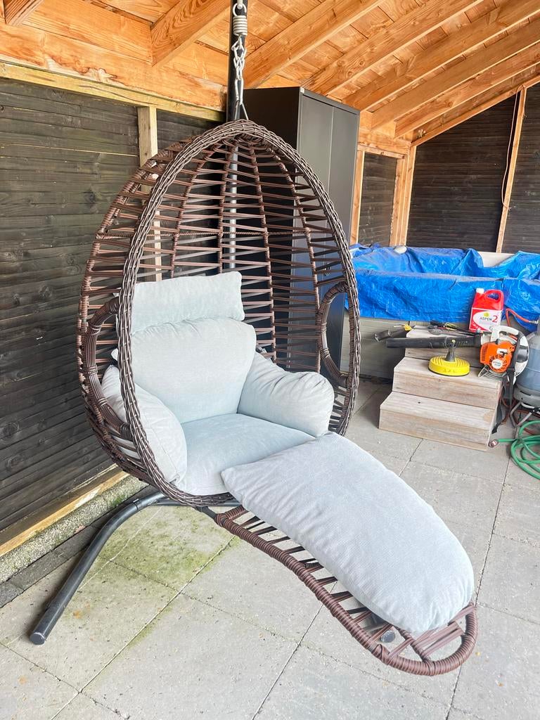 Comfortabele hangstoel met voetensteun, Tuin en Terras, Tuinstoelen, Ophalen, Gebruikt, Wicker