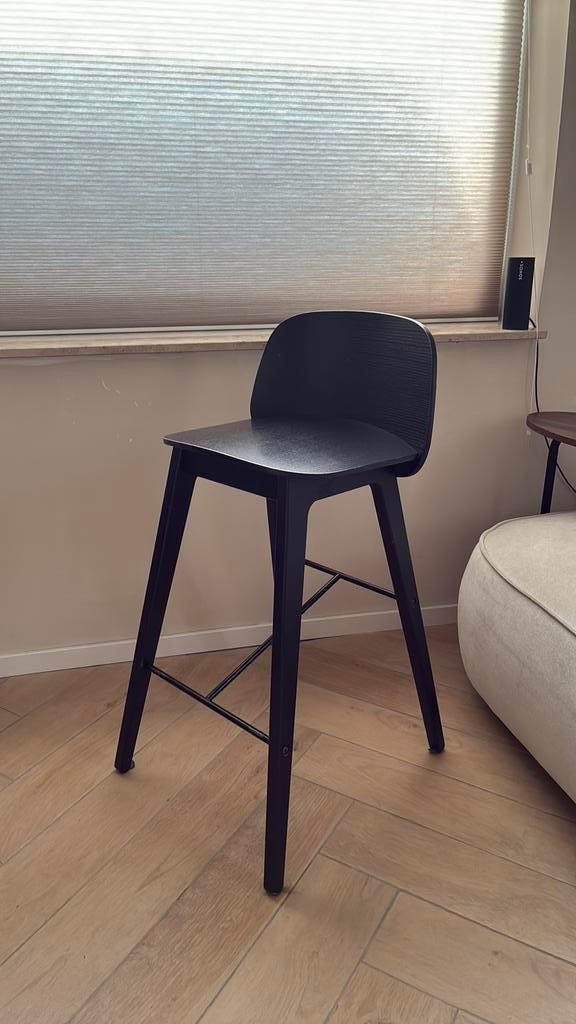 Kvik Mano barkrukken (4+ 1 stuks), Huis en Inrichting, Barkrukken, Gebruikt, 60 tot 90 cm, Hout, 5 krukken of meer, Met voetsteun