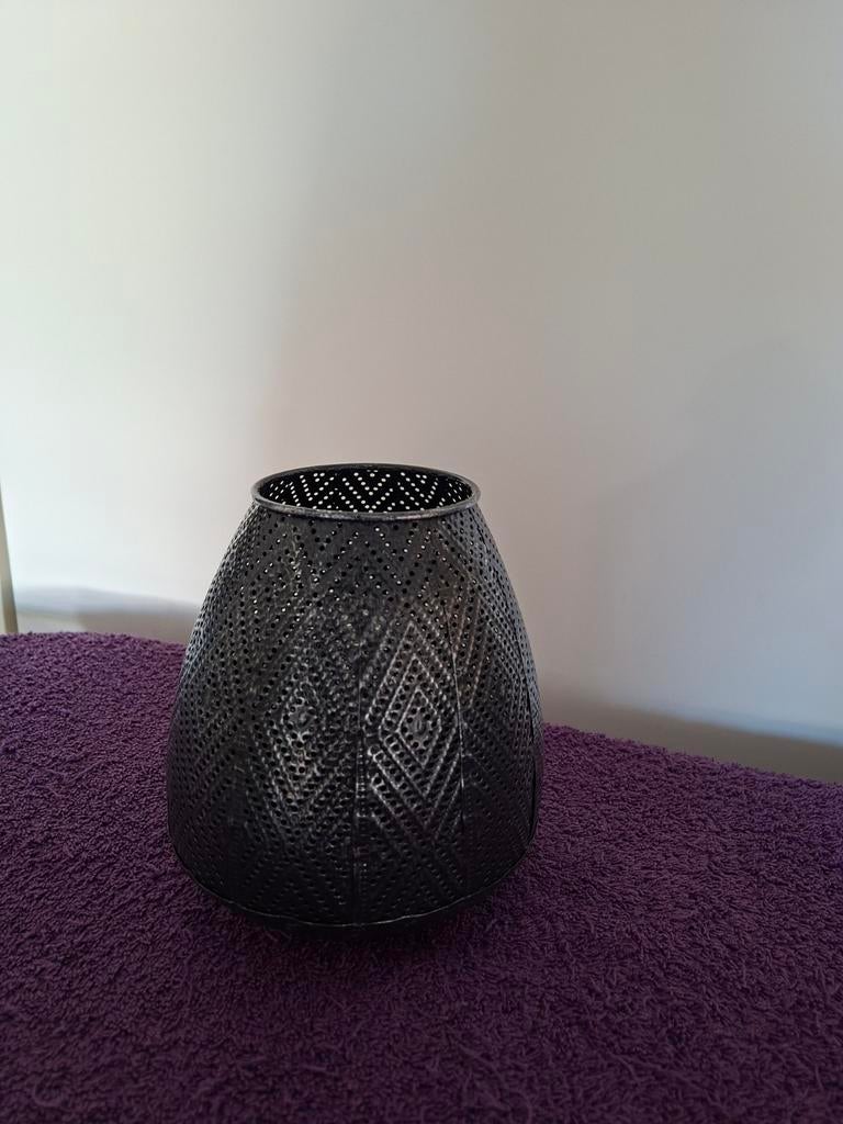 Metalen lantaarn, zwart, op batterijen, zie  foto's., Huis en Inrichting, Woonaccessoires | Kandelaars en Kaarsen, Ophalen