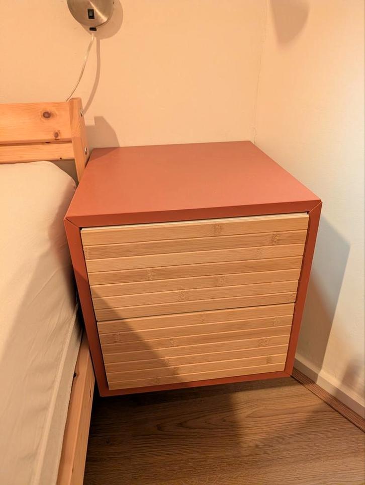 IKEA EKET Nachtkastje met bamboe fronten, Huis en Inrichting, Slaapkamer | Nachtkastjes, Gebruikt, Minder dan 55 cm, Minder dan 45 cm