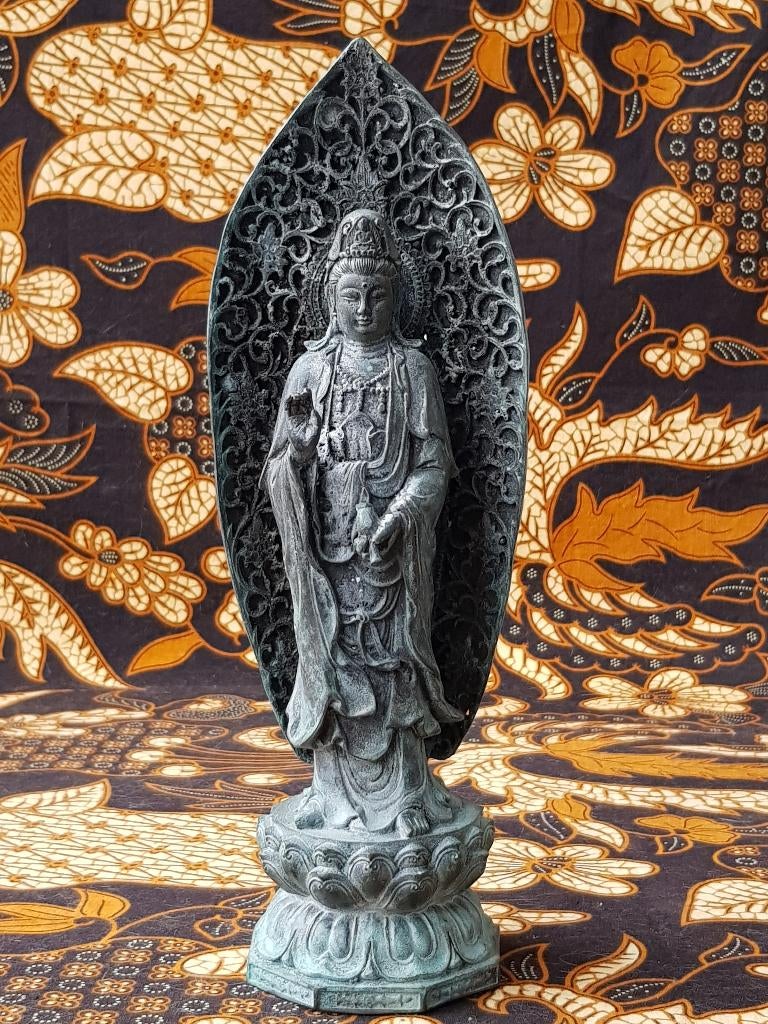Mooi antiek Chinees brons beeld van Guan Yin 26,6 cm., Antiek en Kunst, Kunst | Niet-Westerse kunst, Ophalen of Verzenden