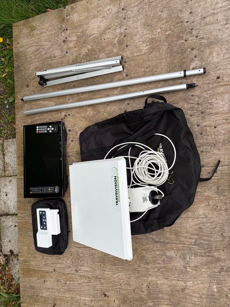 Travelvision R7 Flat + TV - Complete Satellietset, Gebruikt, 50 Hz, LCD, Minder dan 40 cm
