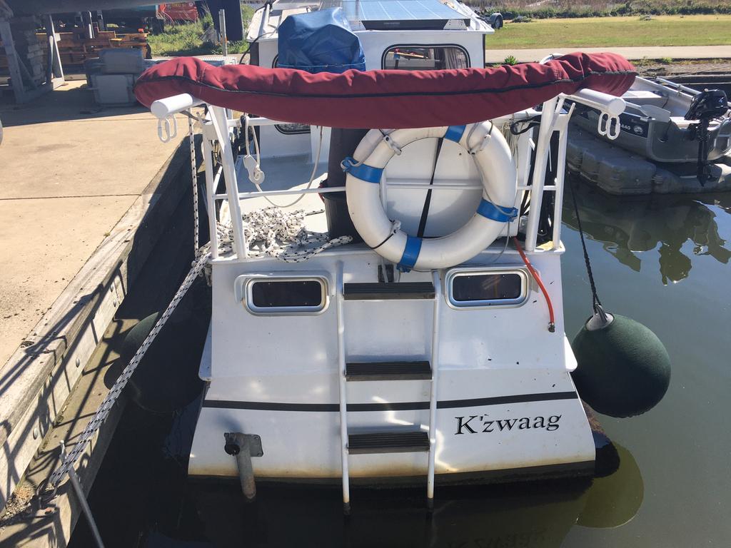 Motor kruiser+boeg&hek Schroef 9m 2.10h 275br Zonnepanelen, Watersport en Boten, Ophalen