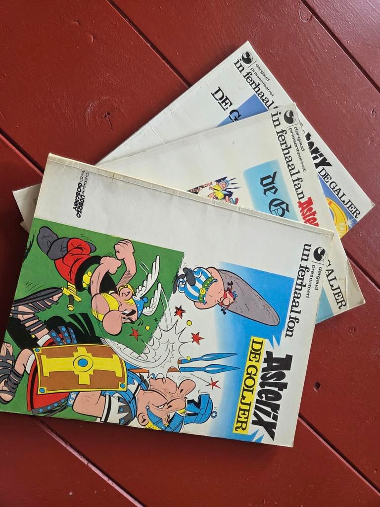 Asterix drie stuks Fries, Meerdere comics, Ophalen of Verzenden, Zo goed als nieuw, Europa