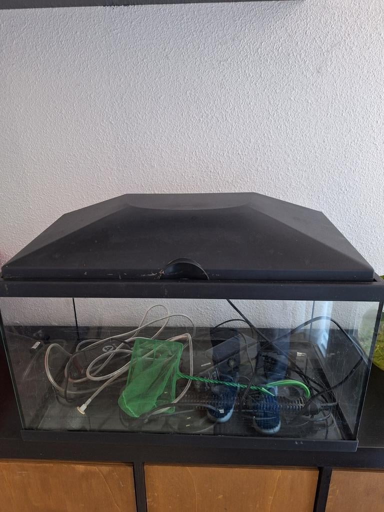 Te koop aquarium met verlichting, Ophalen of Verzenden, 110 cm of meer, Kooi, Minder dan 60 cm