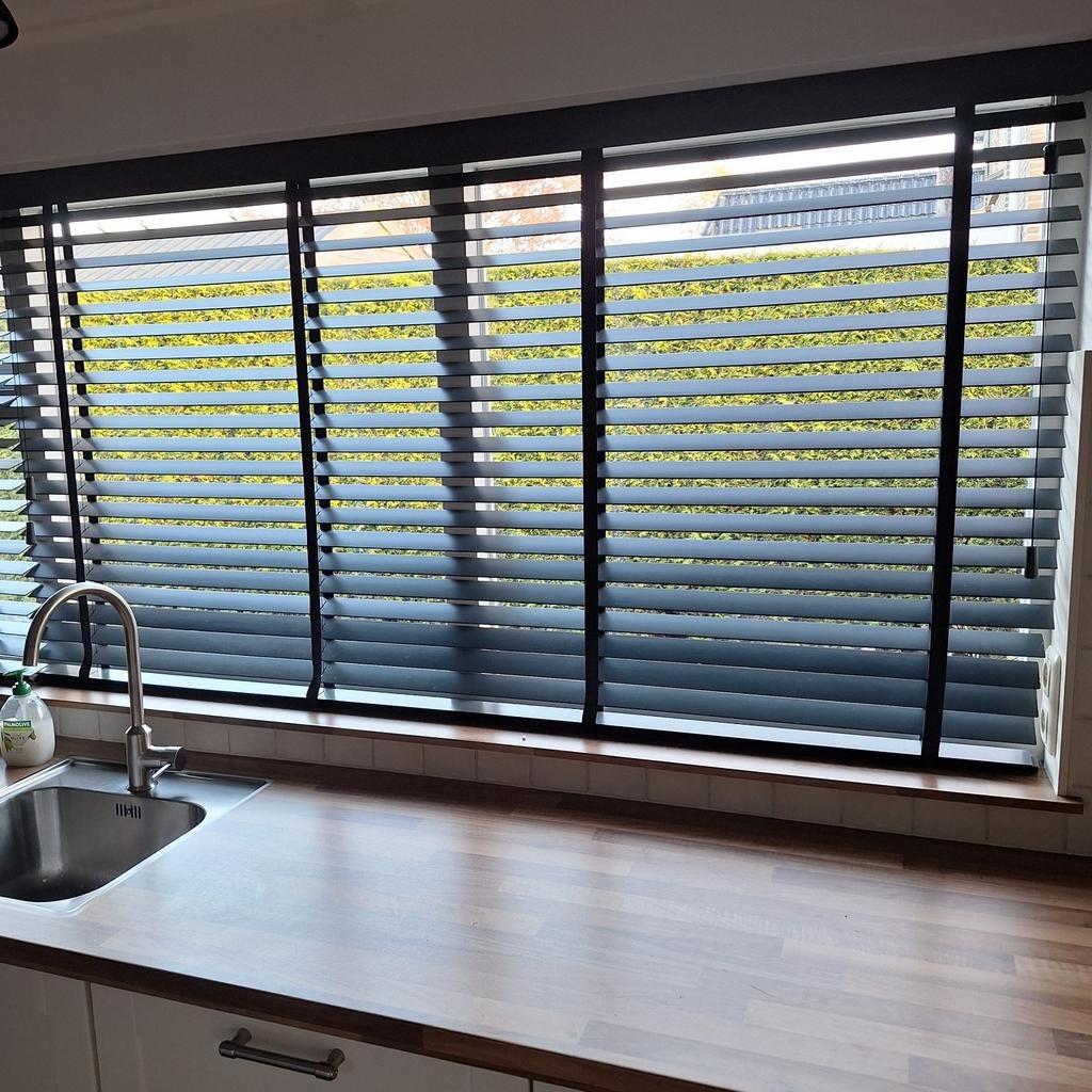 Antraciet jaloezieën, Huis en Inrichting, Stoffering | Gordijnen en Lamellen, Ophalen of Verzenden, Gebruikt, 150 tot 200 cm, 100 tot 150 cm