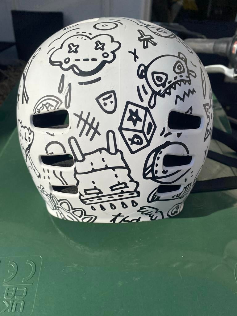 TSC Skate helm wit - doodles, Ophalen, Zo goed als nieuw, Overige maten, Jongen of Meisje