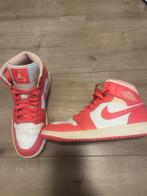 Nike Jordan sneakers - Maat 38,5 - Zo goed als nieuw, Kleding | Dames, Schoenen, Ophalen of Verzenden, Zo goed als nieuw, Roze