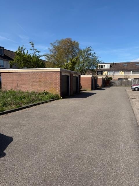 TE HUUR ruime garagebox te Zoetermeer, Facet Vastgoed, Info@facetvastgoed.nl, Stephensonstraat 45, 2723RM Zoetermeer