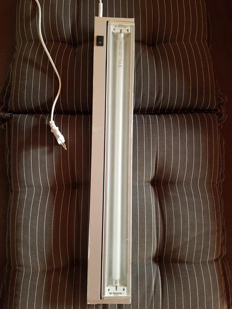 Lamp onder keukenkastje of badkamerkast met verfspetter, Ophalen of Verzenden, Gebruikt