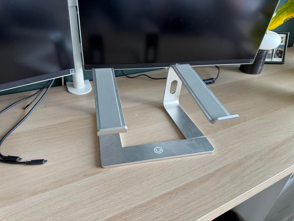 Laptophouder Aluminium, Ophalen, Zo goed als nieuw