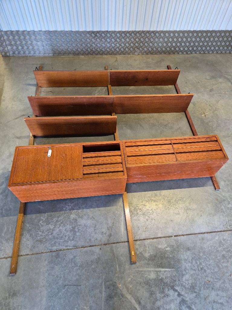 Poul cadovius wandsysteem, Ophalen, Met klep(pen), Glas, Zo goed als nieuw