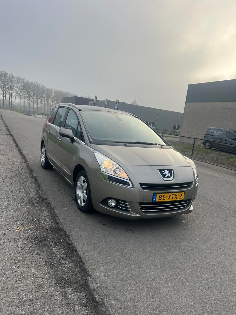 Peugeot 5008 1.6 THP 5PL 2012 Grijs, Auto's, Voorwielaandrijving, 1550 kg, 1435 kg, 75 €/maand