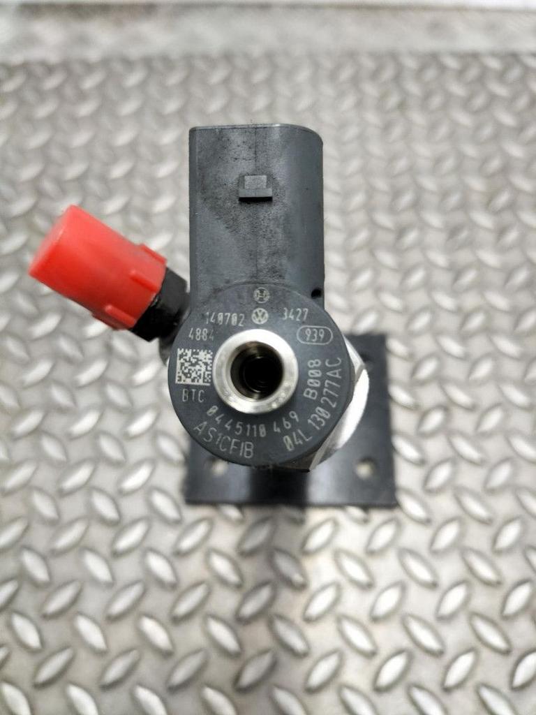 VOLKSWAGEN PASSAT BRANDSTOF INJECTOR / VERSTUIVER 04L130277A, Ophalen of Verzenden, Gebruikt, Stiba lid