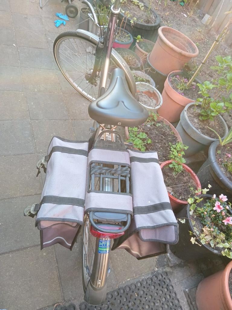 Comfortabele fiets met fietstassen, Fietsen en Brommers, Fietsaccessoires | Fietstassen, Ophalen of Verzenden, Gebruikt, Overige merken