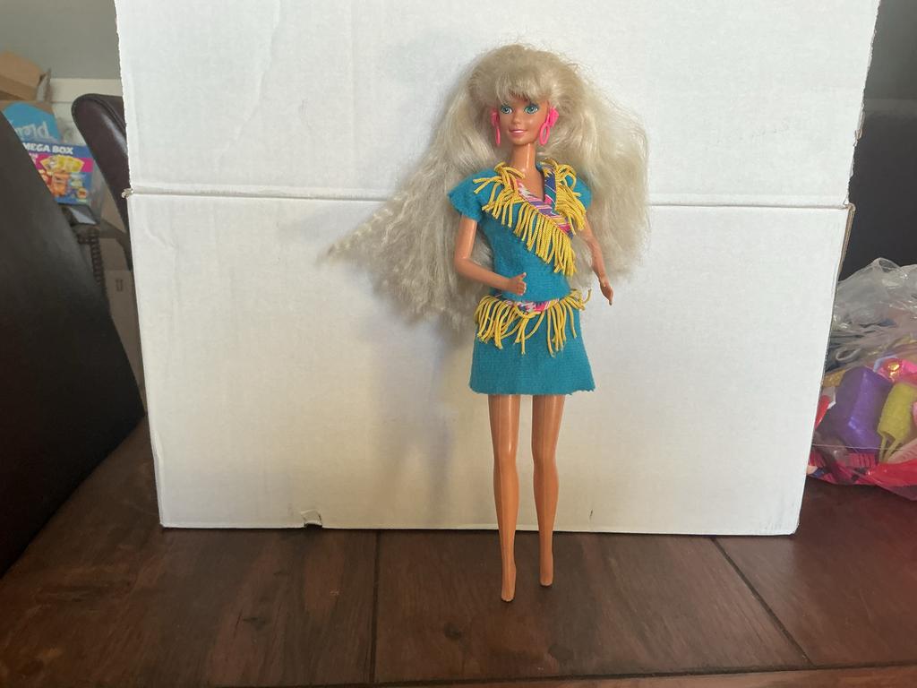 Mattel Barbie op rug 1966 China., Verzamelen, Poppen, Ophalen of Verzenden, Gebruikt, Pop