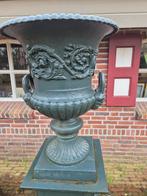 NOSTALGISH MEGAGROTE FRANSE GIETIJZER LOUVRE VAAS + SOKKEL +, Tuin en Terras, Tuinvazen, Ophalen