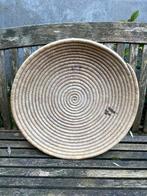 Makenge mand rieten schaal, Huis en Inrichting, Woonaccessoires | Schalen en Manden, Ophalen of Verzenden, Rond, Riet